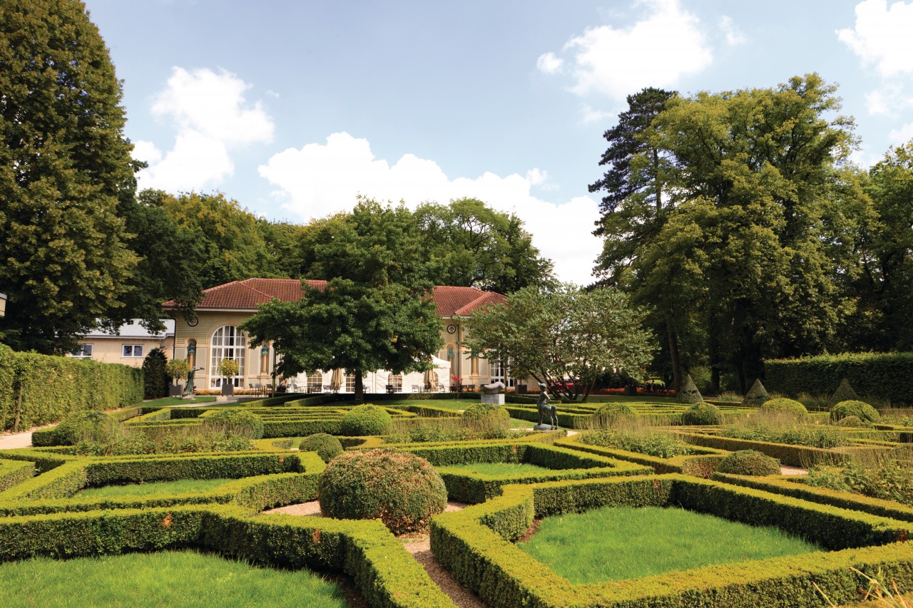Parc thermal de Mondorf : jardin français menant à l'Orangerie.