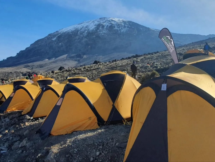 ZELTE AUF KILI